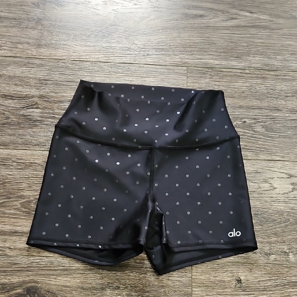 NWOT Alo Yoga Shorts